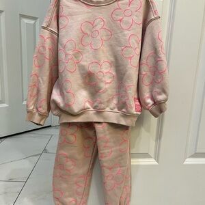 Zara Beige and Pink Daisy Matching Sweatshirt and Sweatpants - size 5